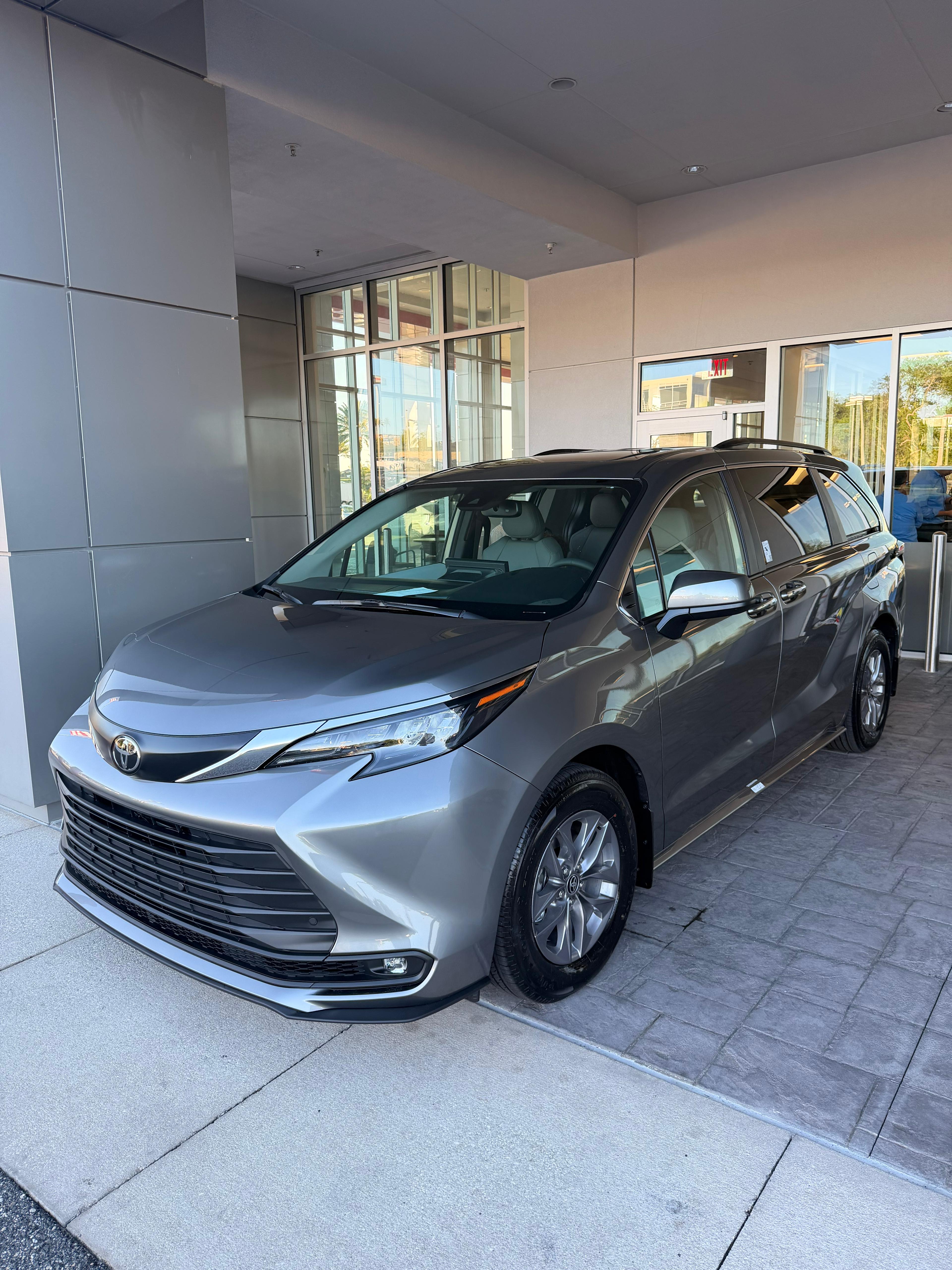 Toyota Sienna — detalhes premium